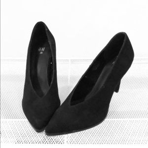 H&M black pointy V 3.5in heel